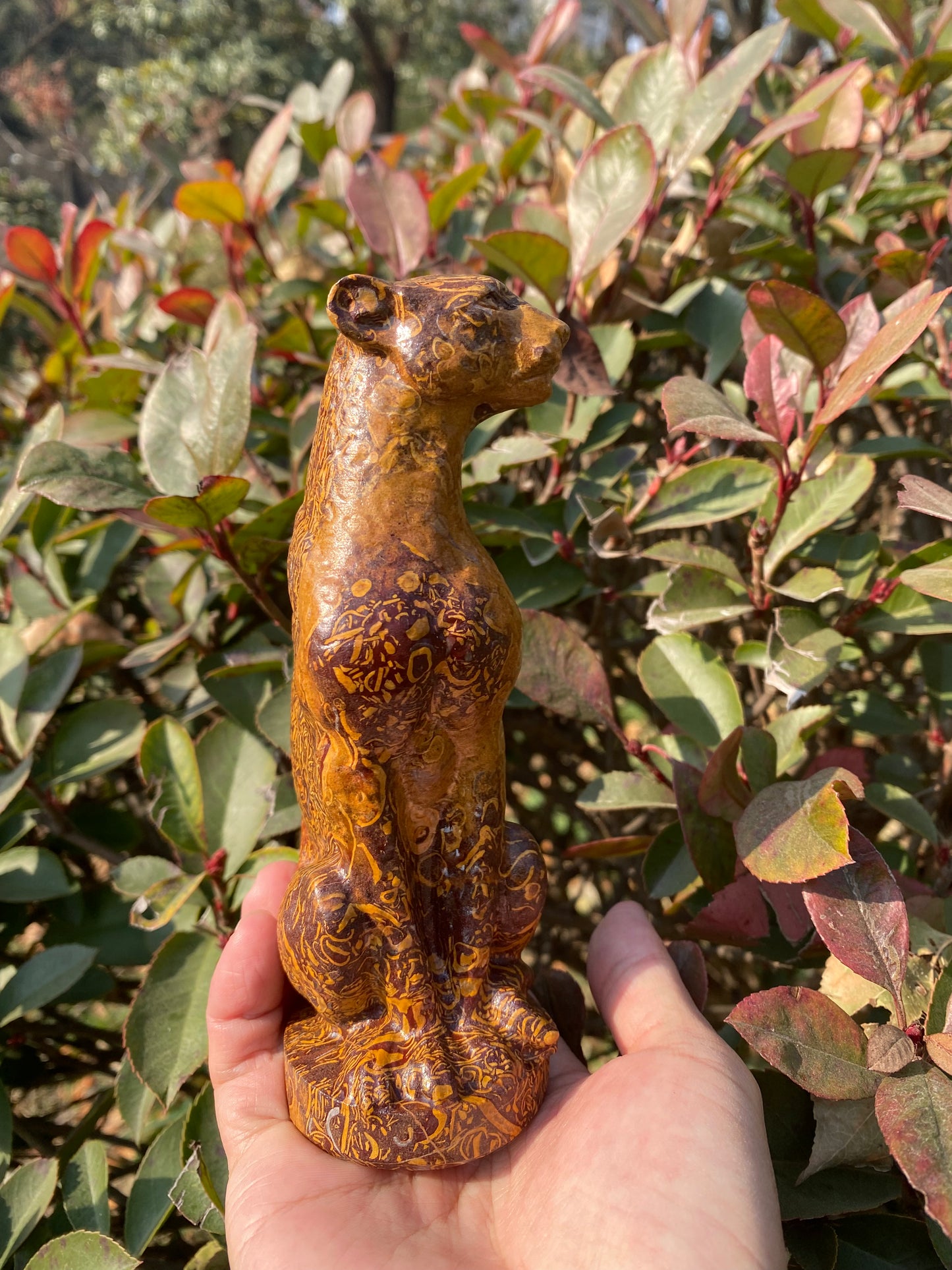 Golden Thread Jade Leopard Sculpture – Hand-Carved Decorative Stone Figurine