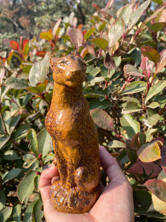 Golden Thread Jade Leopard Sculpture – Hand-Carved Decorative Stone Figurine