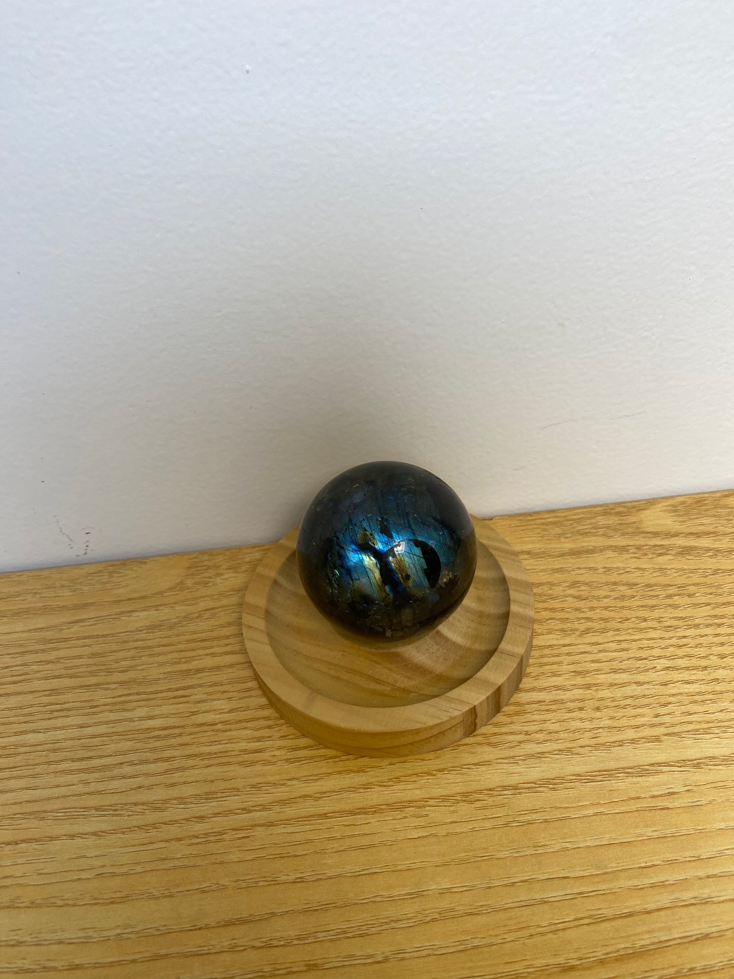 Natural Labradorite Crystal Sphere – Flashy Rainbow Labradorite Ball for Energy Healing, Home Decor & Meditation