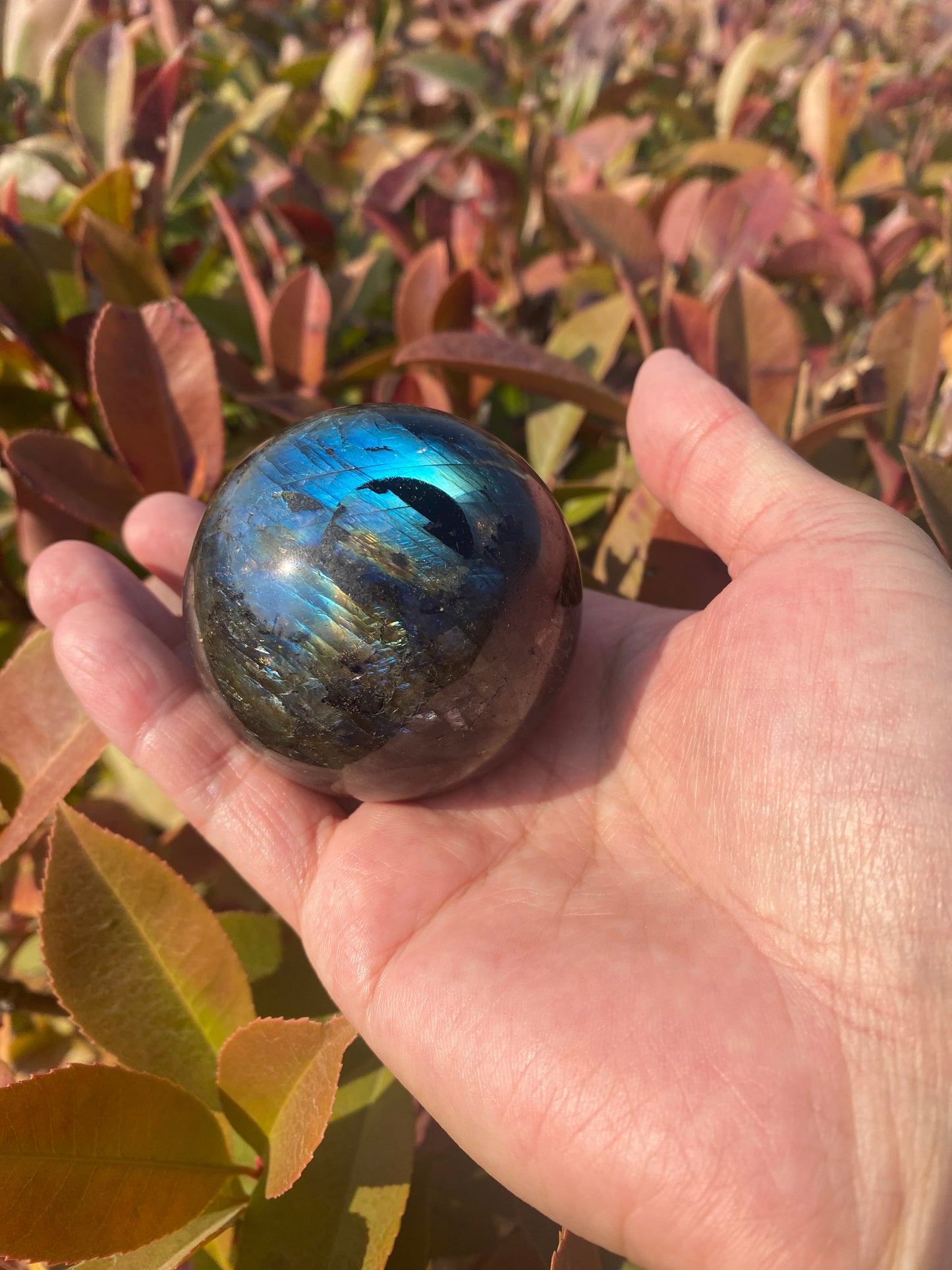 Natural Labradorite Crystal Sphere – Flashy Rainbow Labradorite Ball for Energy Healing, Home Decor & Meditation
