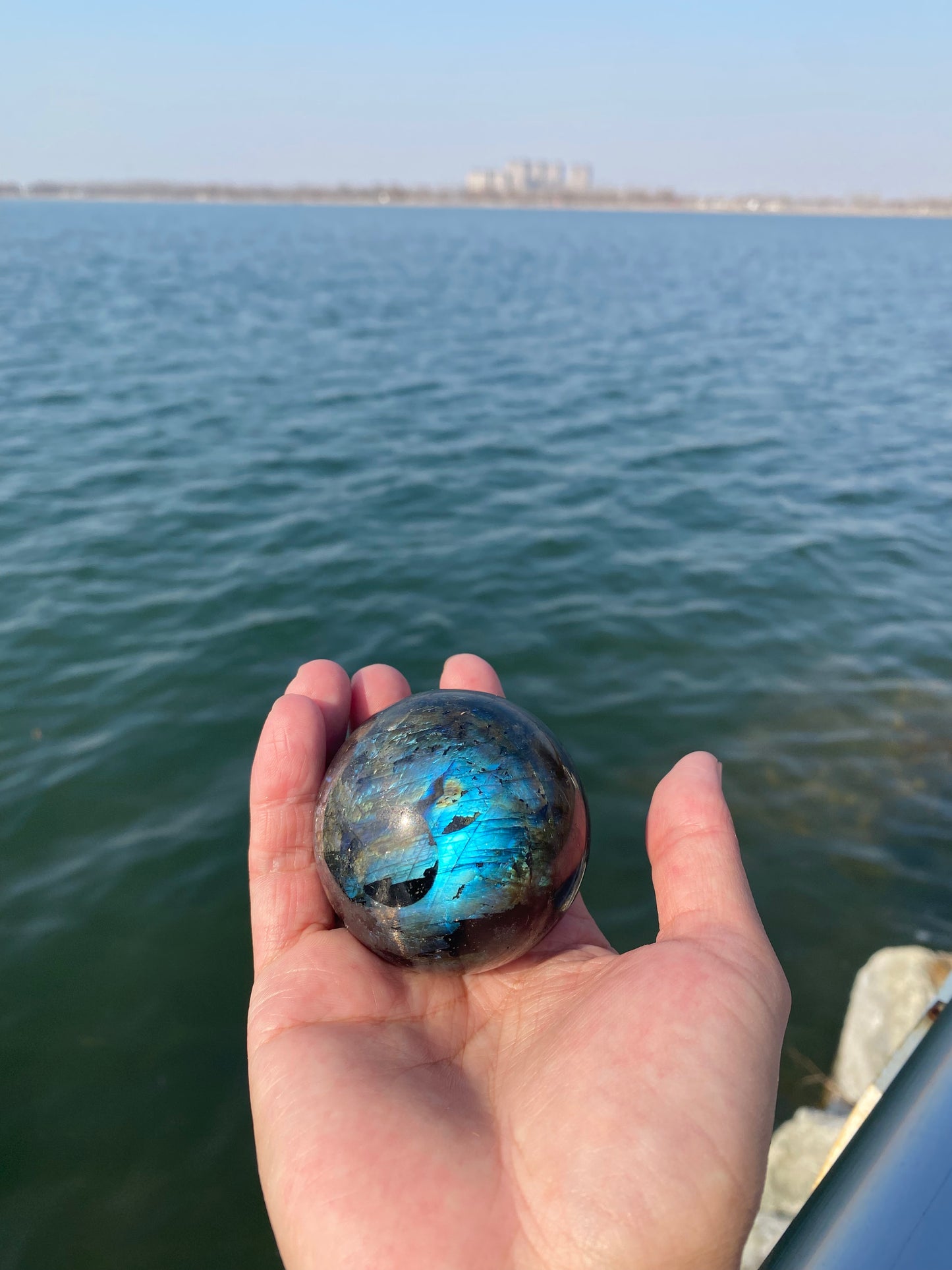 Natural Labradorite Crystal Sphere – Flashy Rainbow Labradorite Ball for Energy Healing, Home Decor & Meditation