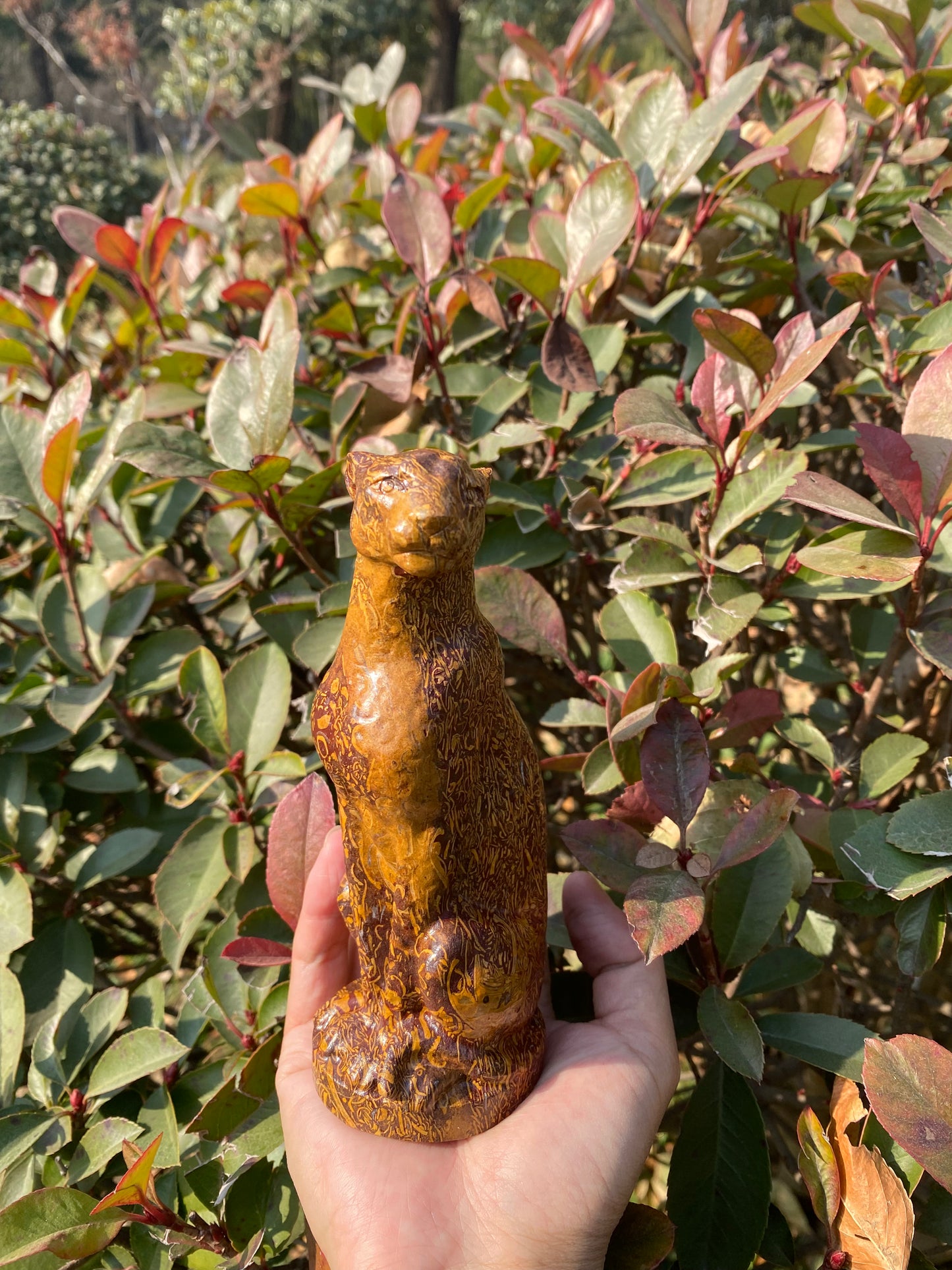 Golden Thread Jade Leopard Sculpture – Hand-Carved Decorative Stone Figurine