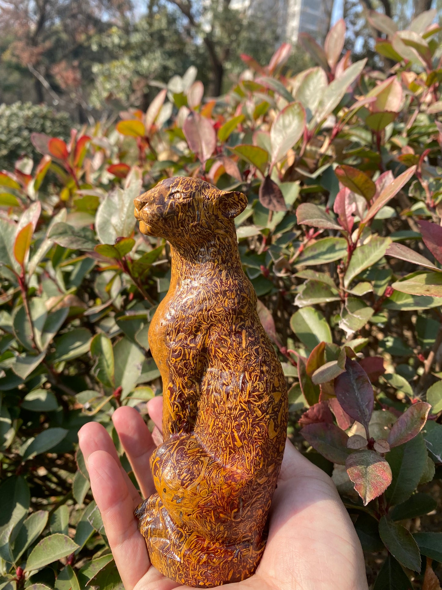 Golden Thread Jade Leopard Sculpture – Hand-Carved Decorative Stone Figurine